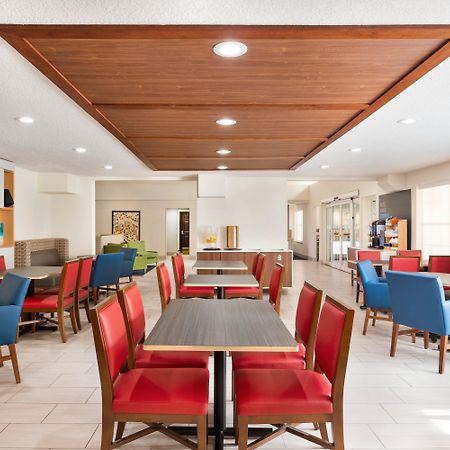 Holiday Inn Express & Suites Sarasota East By Ihg Bagian luar foto