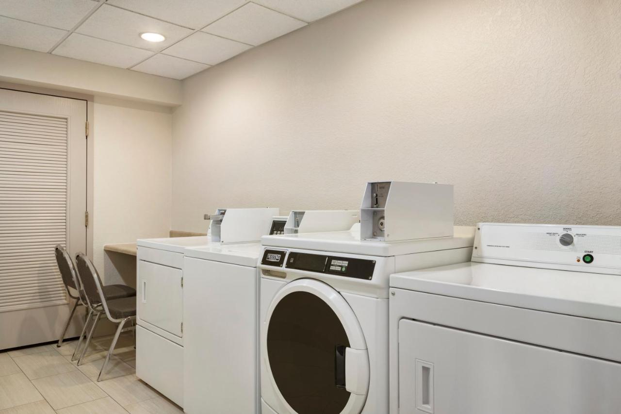 Holiday Inn Express & Suites Sarasota East By Ihg Bagian luar foto