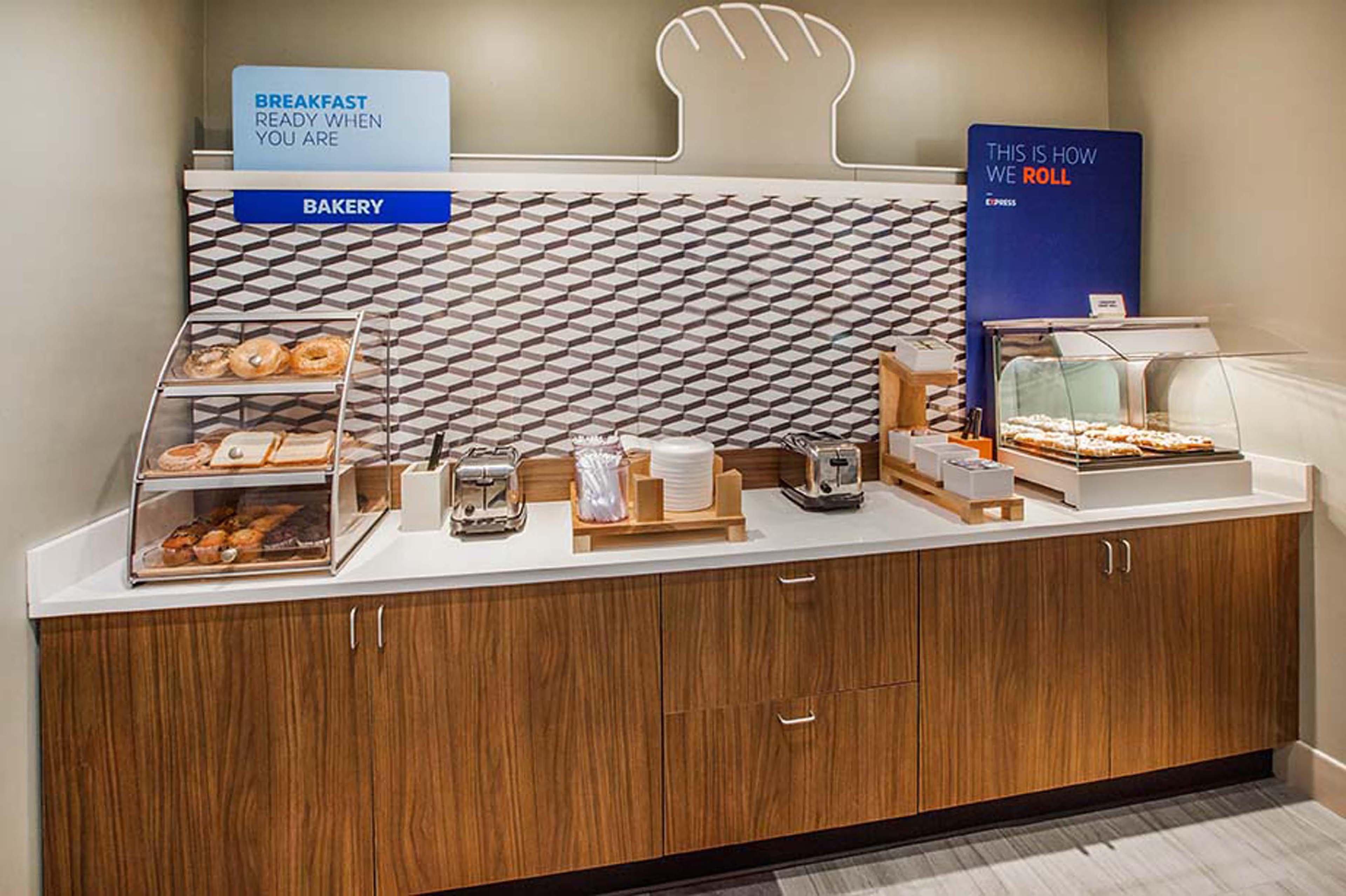 Holiday Inn Express & Suites Sarasota East By Ihg Bagian luar foto