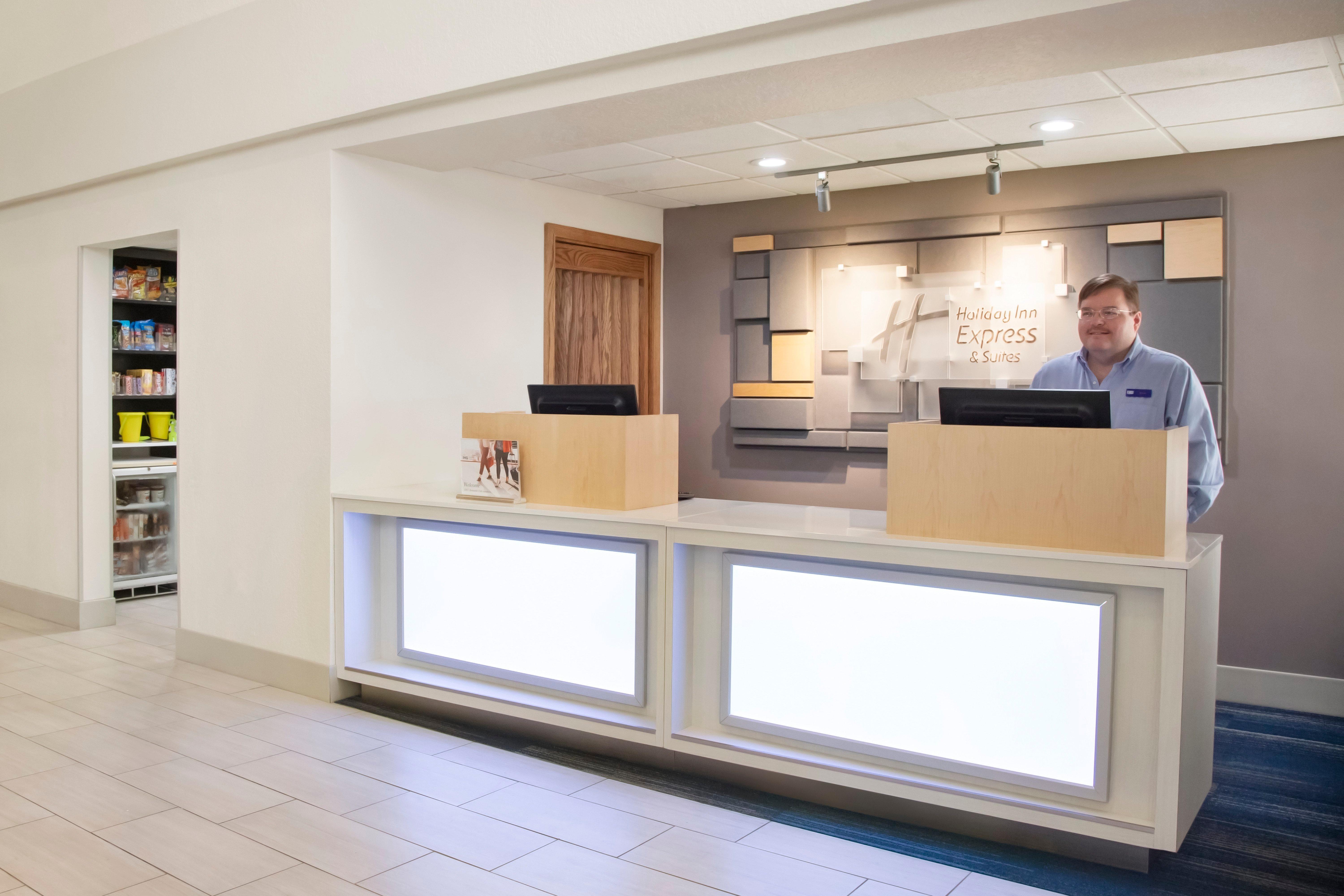 Holiday Inn Express & Suites Sarasota East By Ihg Bagian luar foto