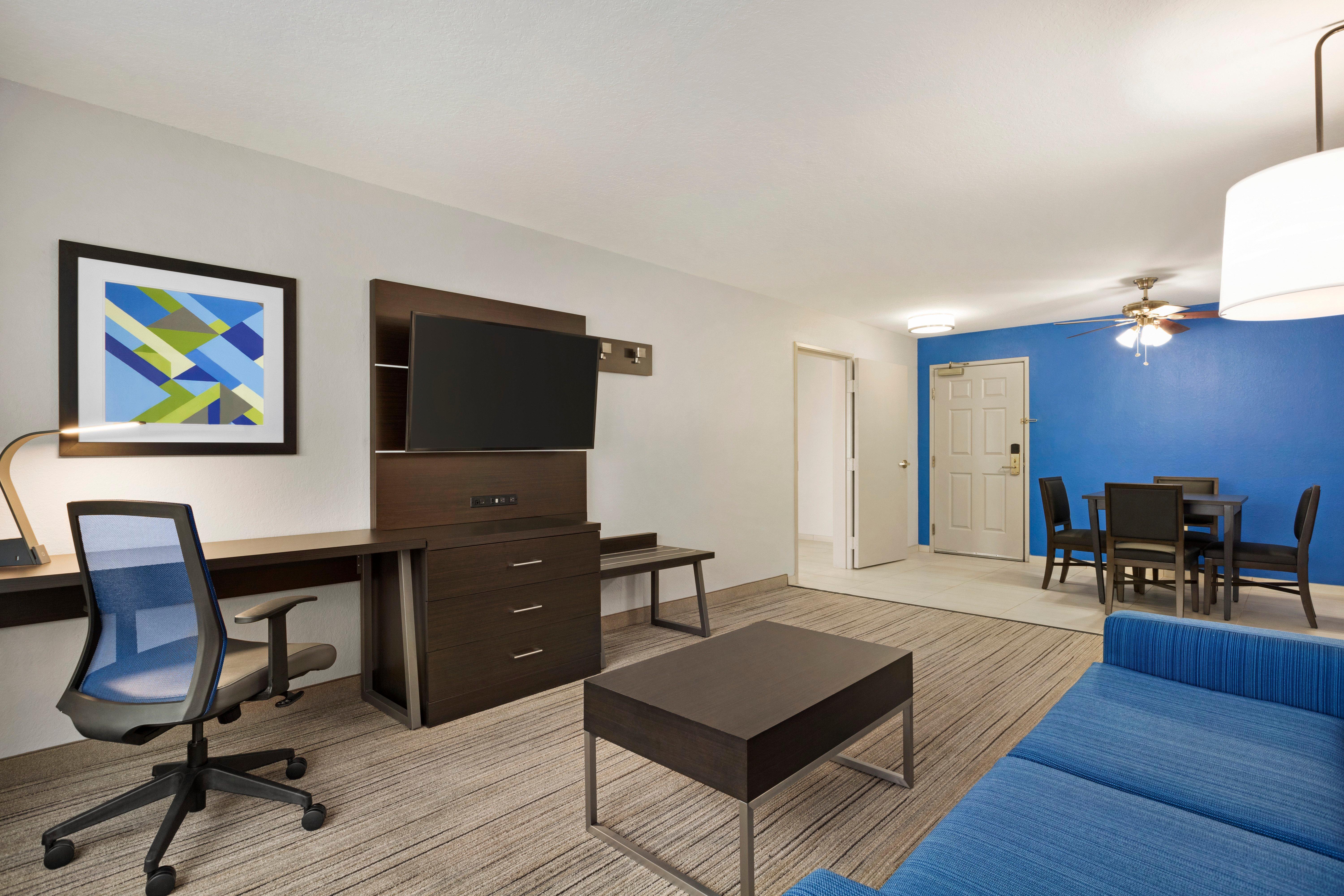 Holiday Inn Express & Suites Sarasota East By Ihg Bagian luar foto