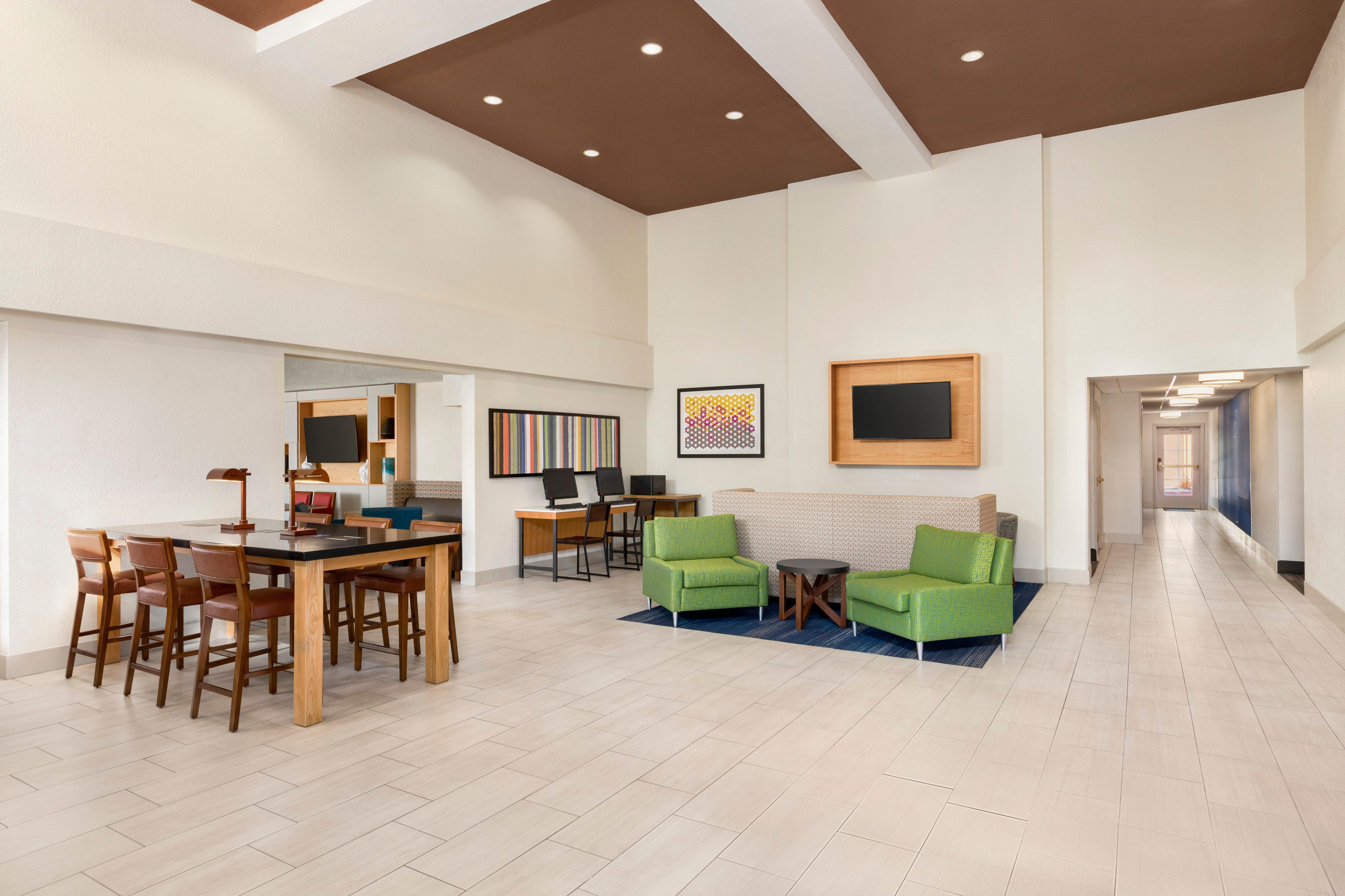 Holiday Inn Express & Suites Sarasota East By Ihg Bagian luar foto