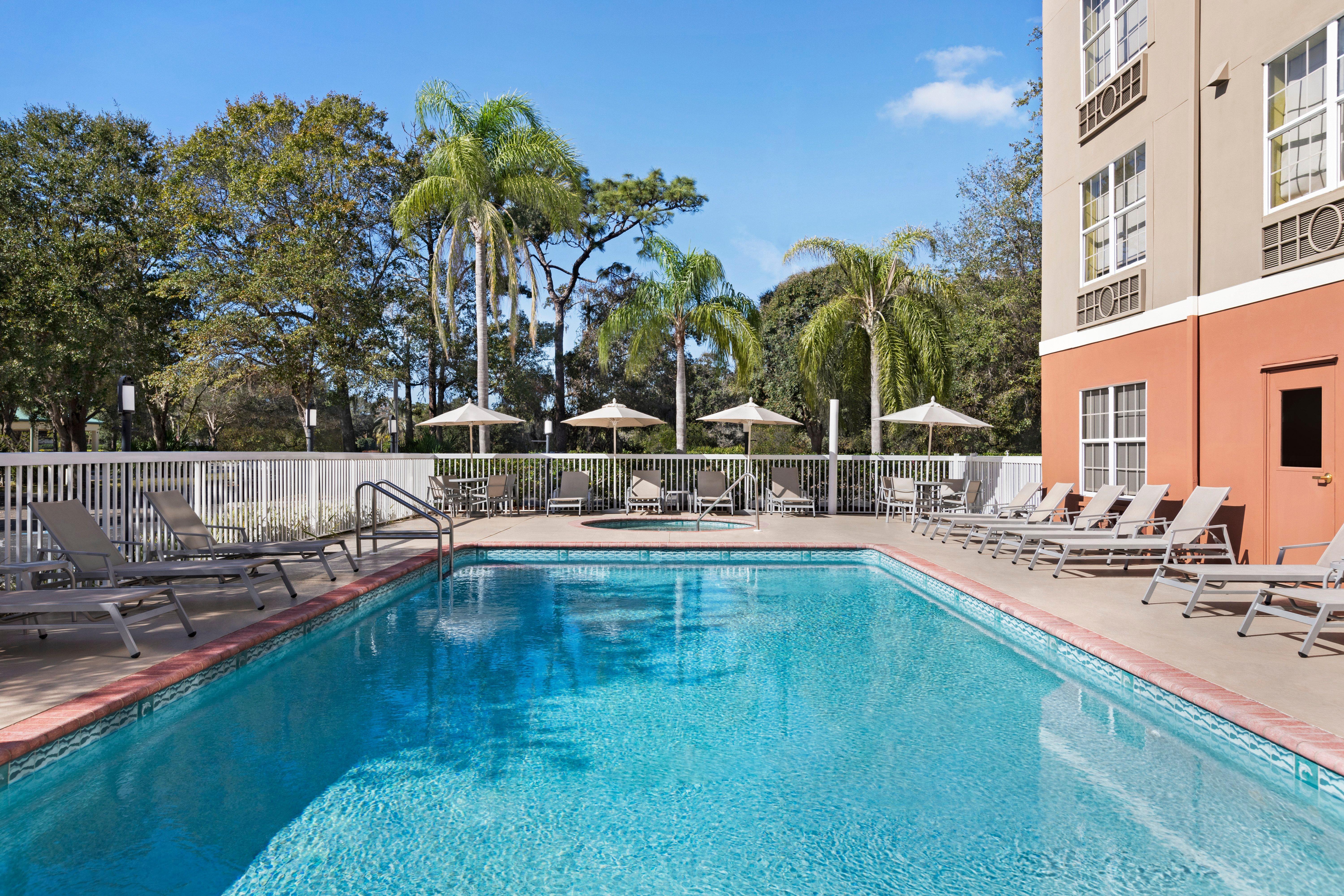 Holiday Inn Express & Suites Sarasota East By Ihg Bagian luar foto